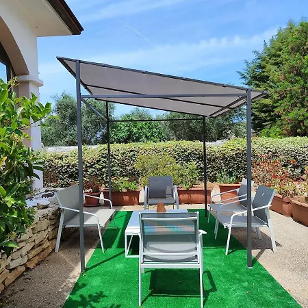 Minirooms With Pool And Park Bekolopi דירה