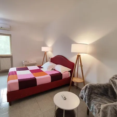 Minirooms With Pool And Park Bekolopi *